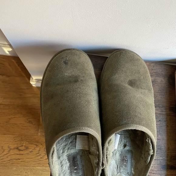 Men’s classic Ugg slippers in olive green - Picture 3 of 5